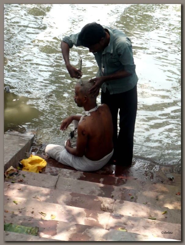 In hindu ritual Remove Hair at death of elder