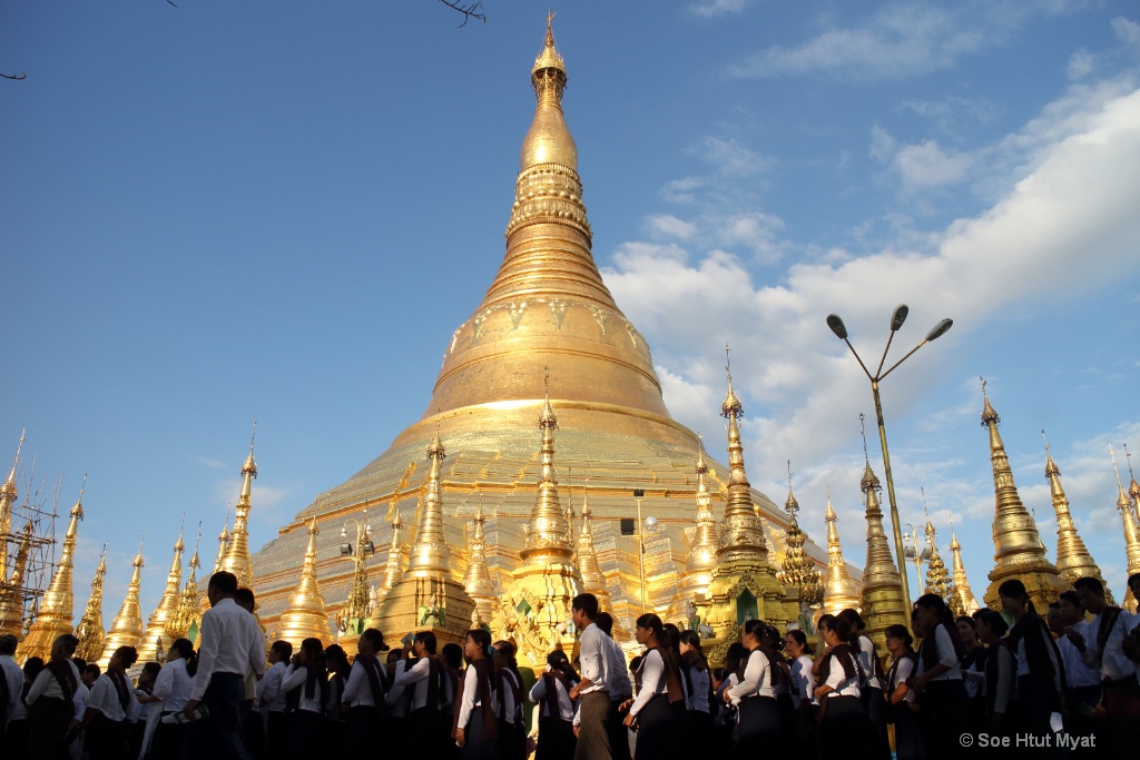 shwedagon pagoda in myanmar