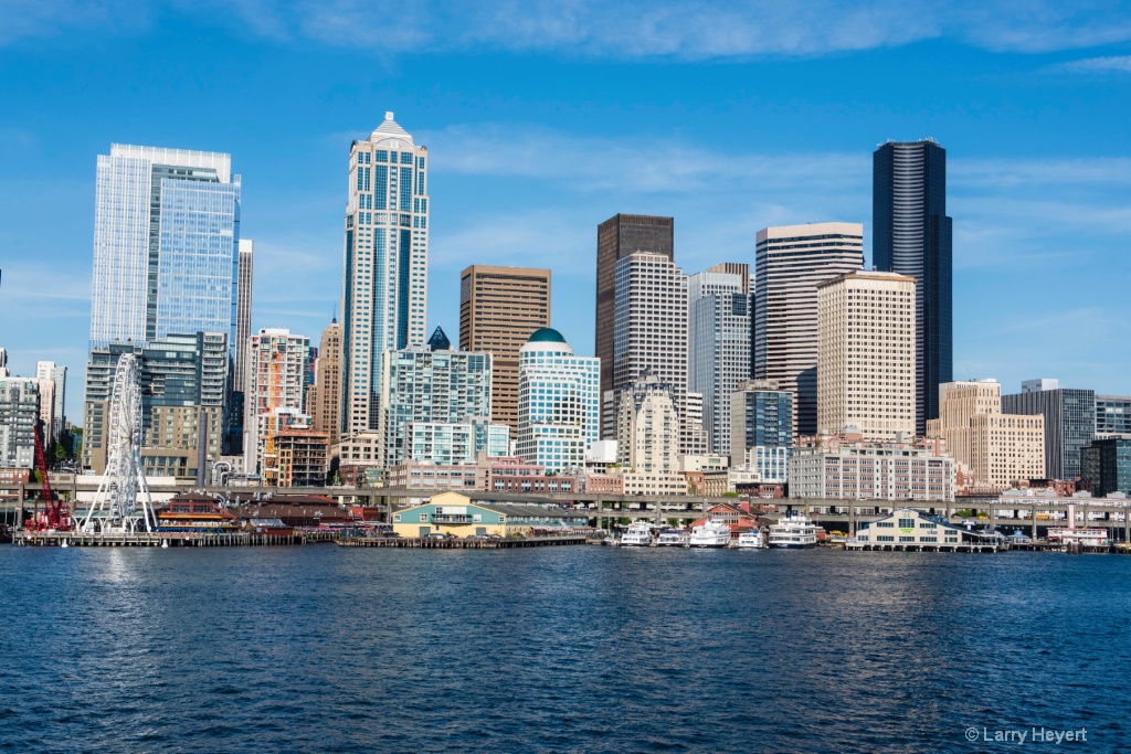 Seattle's Skyline - ID: 15129419 © Larry Heyert