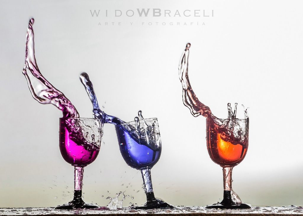 Water, color and movement - ID: 15149594 © Tomás Widow