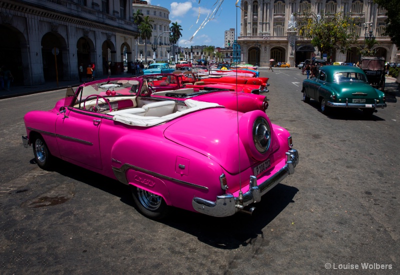 Cuban Car Park - ID: 15153965 © Louise Wolbers
