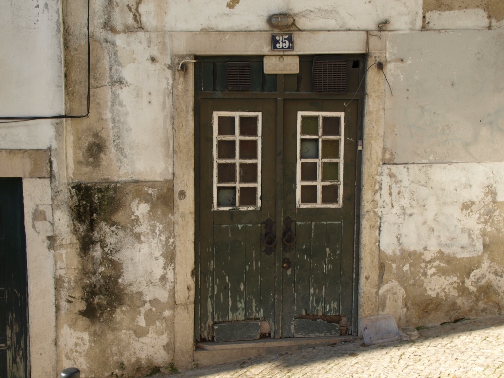 Doors of the World - Lisboa