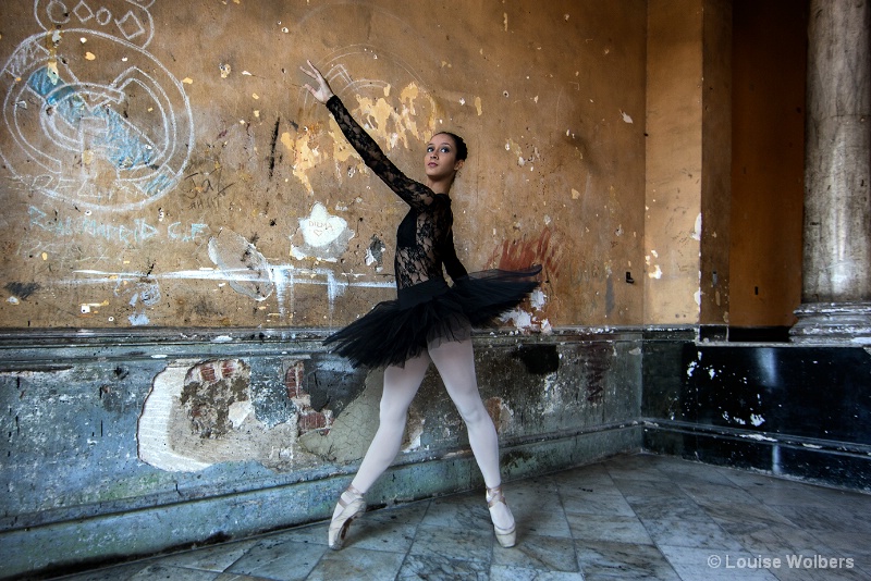 Cuban Ballet Dancer - ID: 15158566 © Louise Wolbers