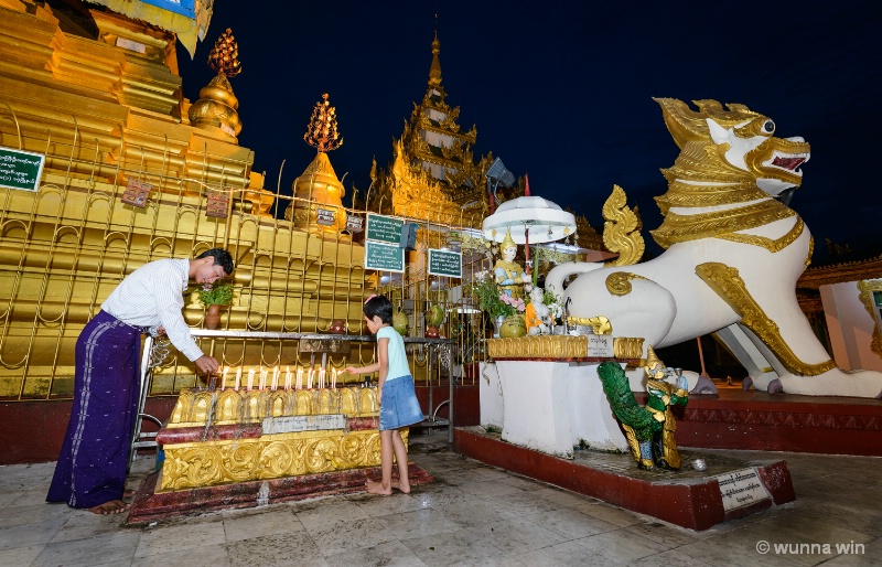 Donate light to Pagoda