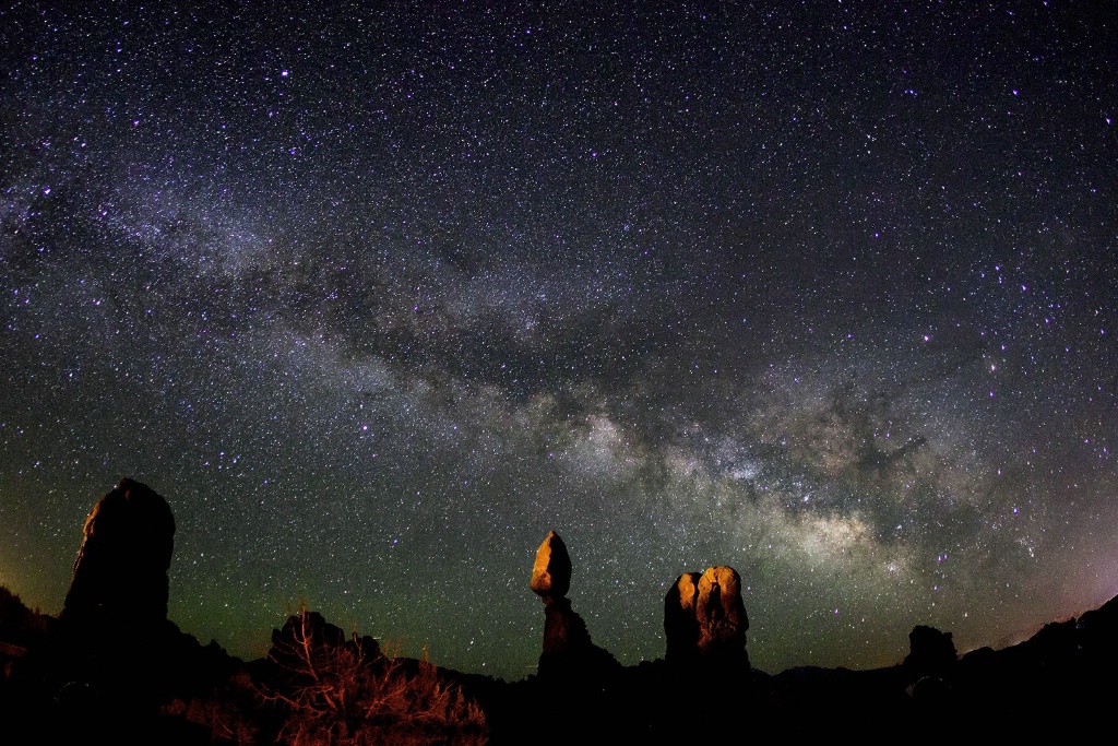 Balancing Rock at Night - ID: 15162924 © Michael Kelly