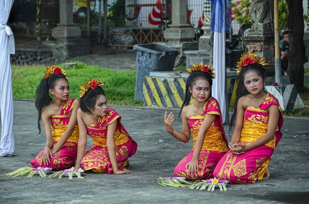 Young Balinese Dancers