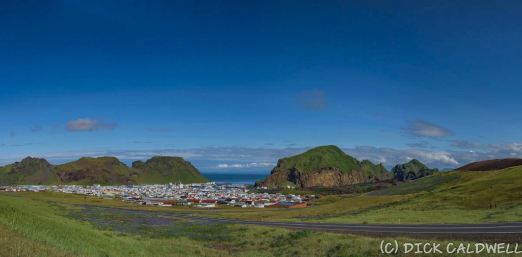 The city and harbor at Vestmannaeyjar Island - ID: 15184467 © Gloria Matyszyk