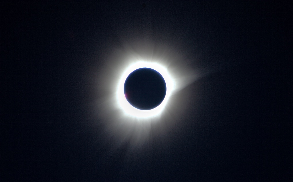 Total Eclipse of the Sun - ID: 15186032 © Kenneth J. Creary