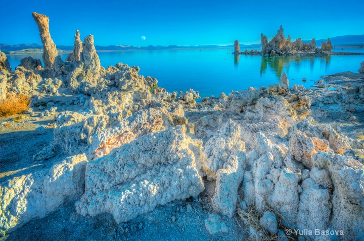 Mono Lake, California. - ID: 15199276 © Yulia Basova