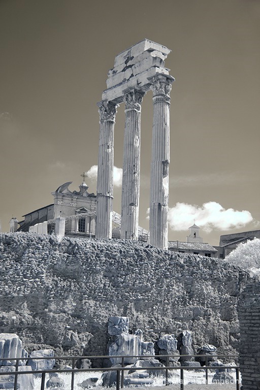 Infrared Rome Structure - ID: 15199823 © Mayra Thompson