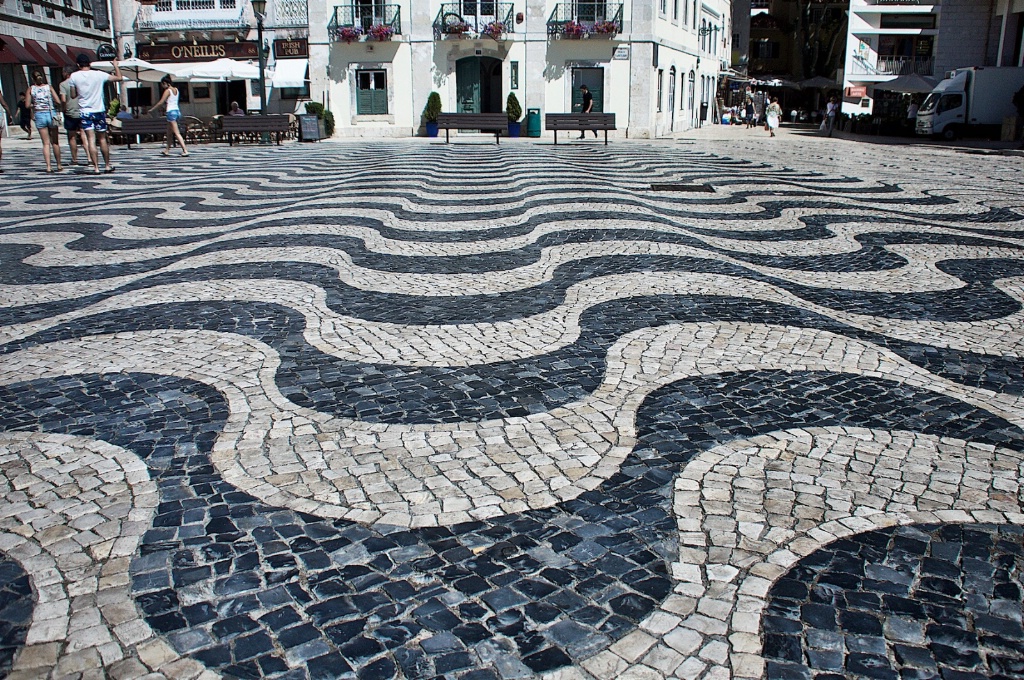 Street Patern in Cascais - ID: 15212060 © David Resnikoff
