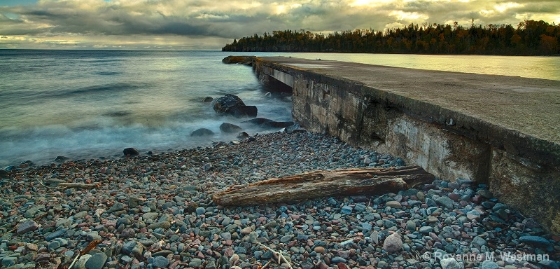 Broken dock at Hovland