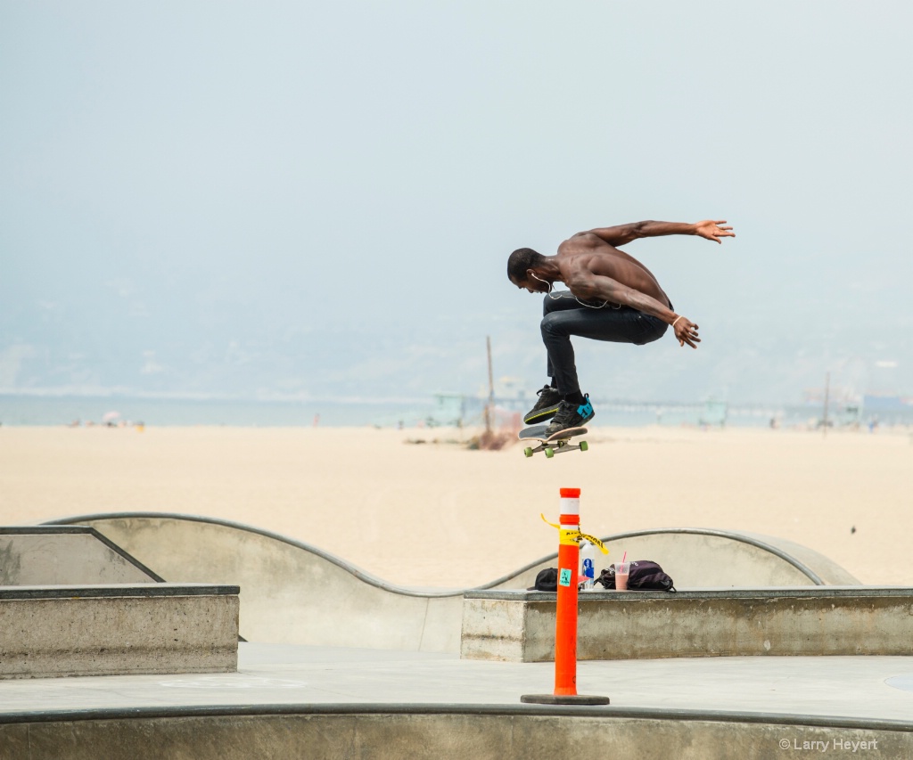 Skateboarder- Venice, CA - ID: 15225574 © Larry Heyert