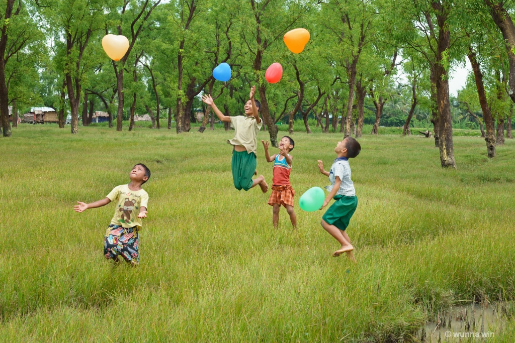 Children playing Balloon