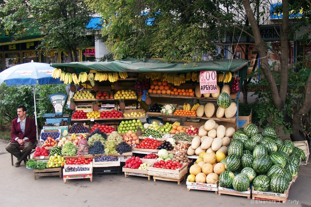Selling fruits and vegetables - ID: 15259746 © Eleanore J. Hilferty