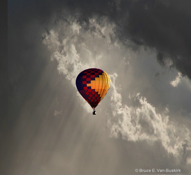 Balloon with light streeks