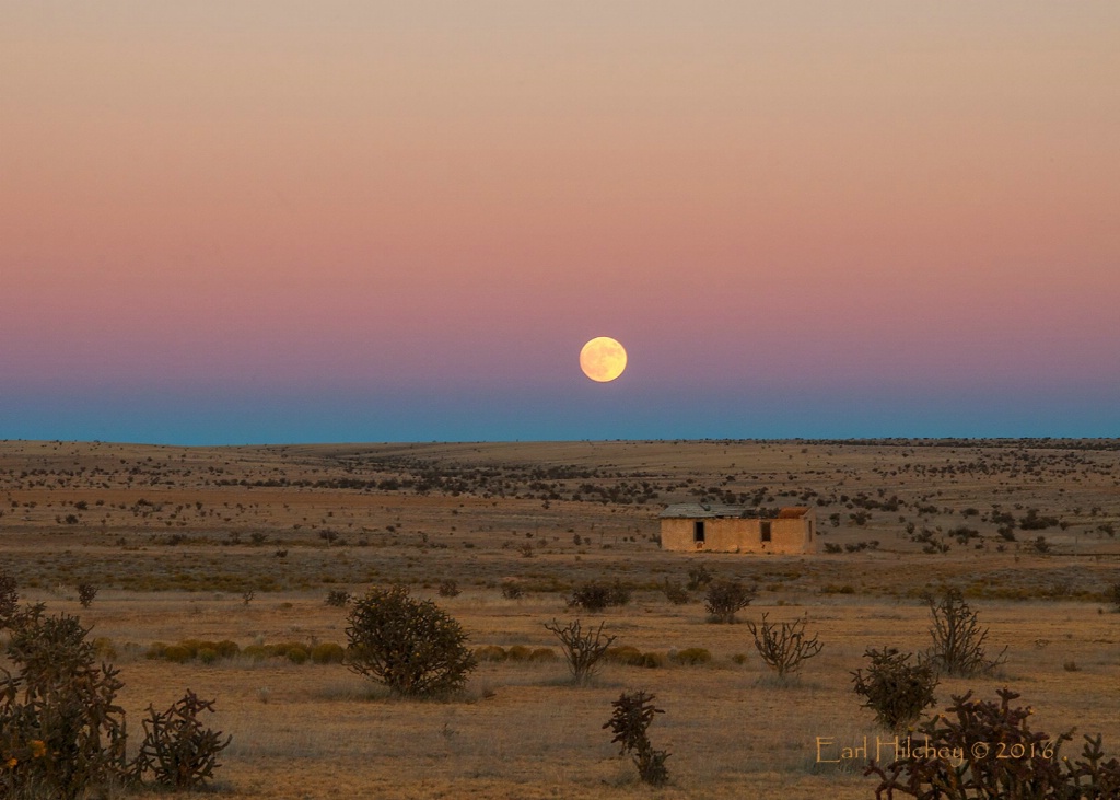 Super moon rise at Moriarty
