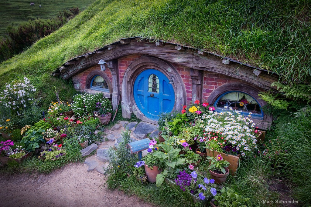 Hobbit 6 - ID: 15277369 © Mark Schneider