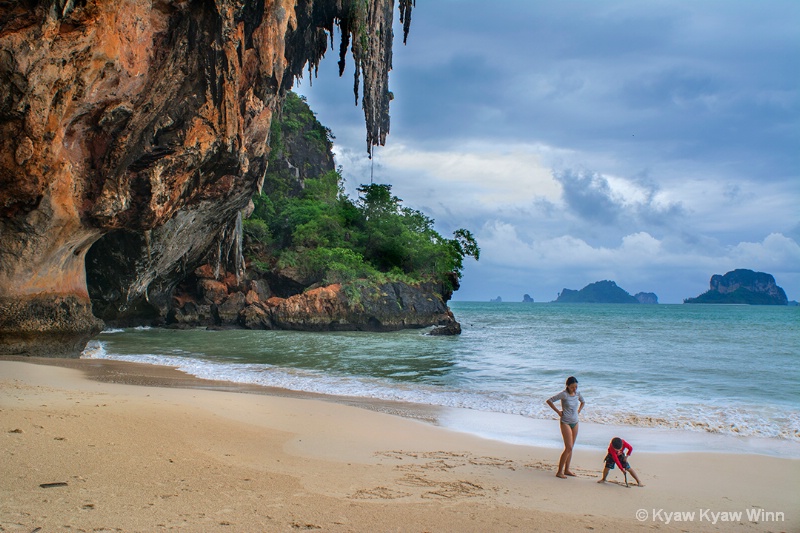 Story on the Beach - ID: 15295885 © Kyaw Kyaw Winn