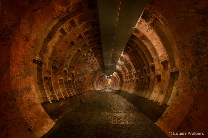 Rusty Foot Tunnel - ID: 15298050 © Louise Wolbers