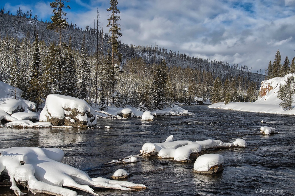 Yellowstone in Winter - ID: 15306005 © Annie Katz