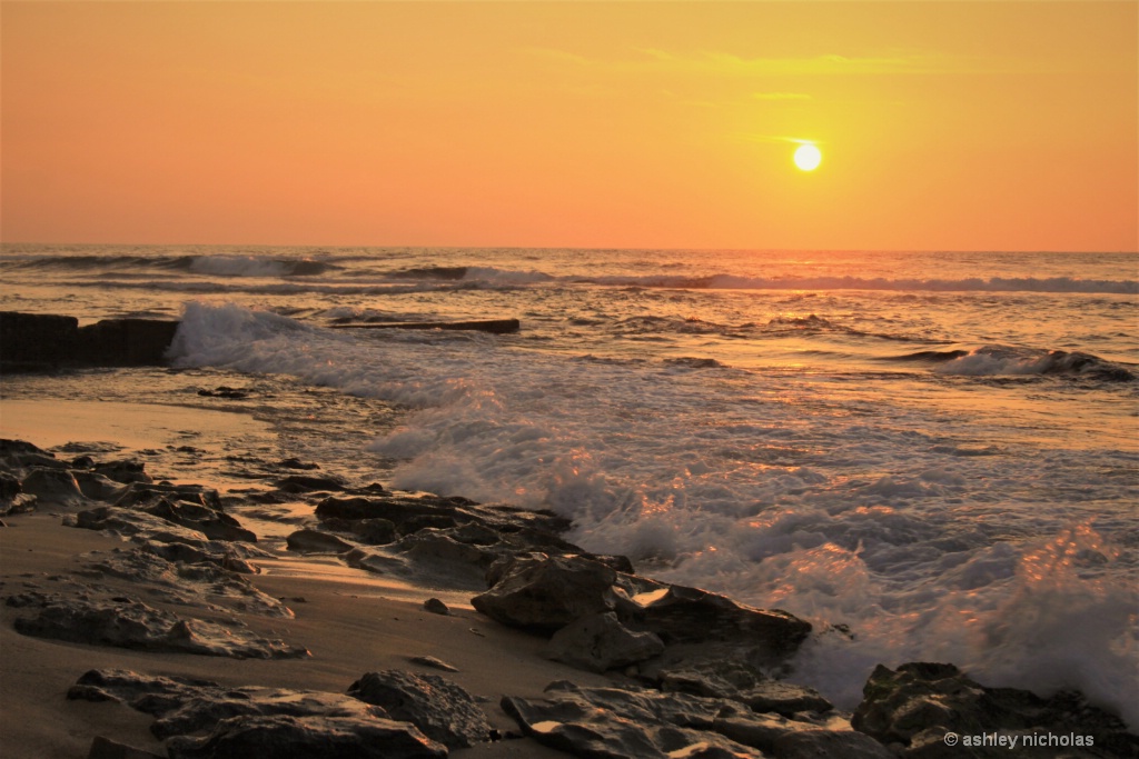 Oahu sunset - ID: 15306758 © ashley nicholas
