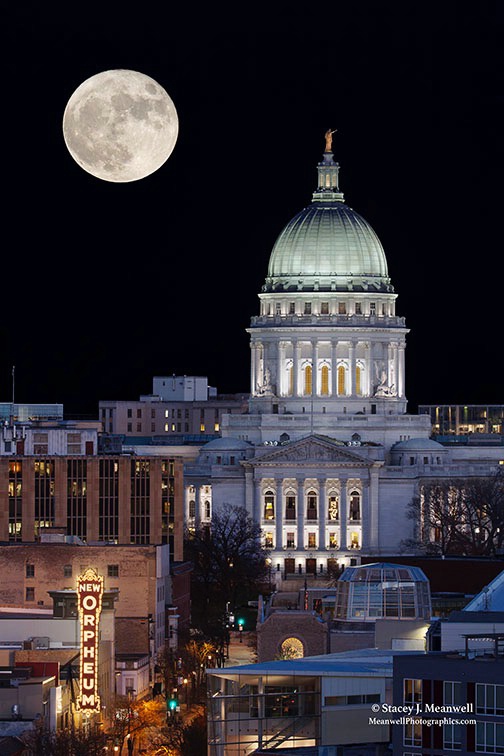 Madison Super Moon - ID: 15309705 © Stacey J. Meanwell