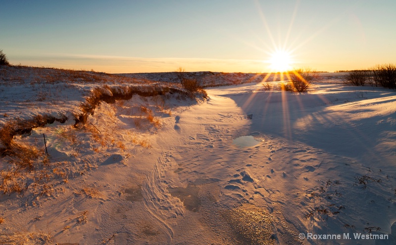 North Dakota winter snowdrifts - ID: 15310356 © Roxanne M. Westman