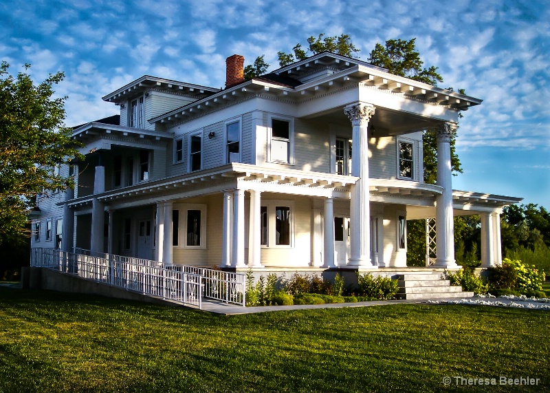 Moore Mansion - Early Morning Shadows - ID: 15312068 © Theresa Beehler