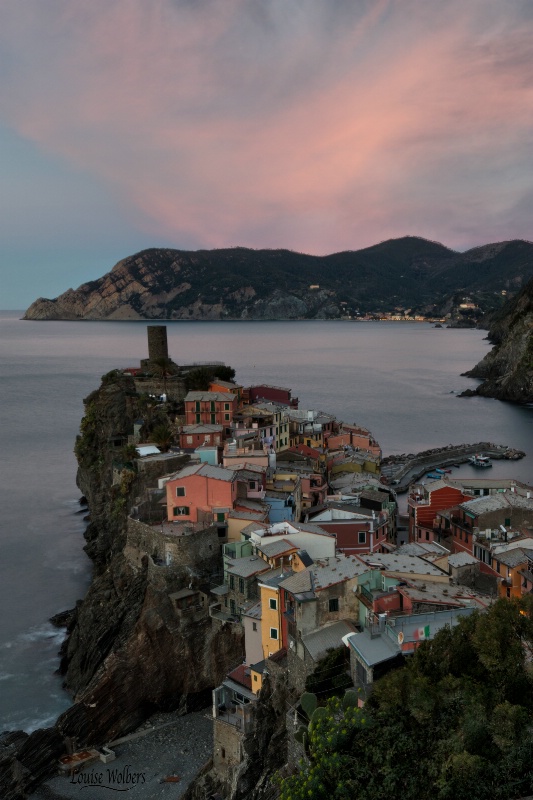 Cinque Terre Pink Moring - ID: 15348709 © Louise Wolbers