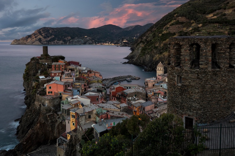 Cinque Terre Pink Sky - ID: 15348758 © Louise Wolbers