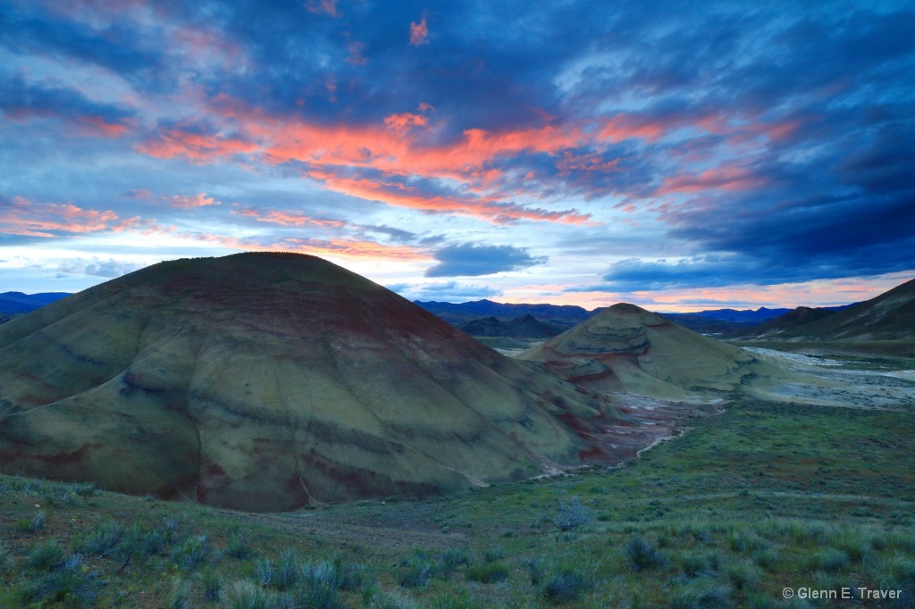 Sunset on the Painted Hills