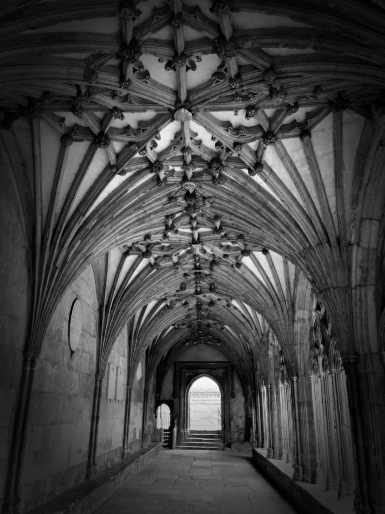 Cloister of Canterbury Cathedral - ID: 15372575 © Nora Odendahl