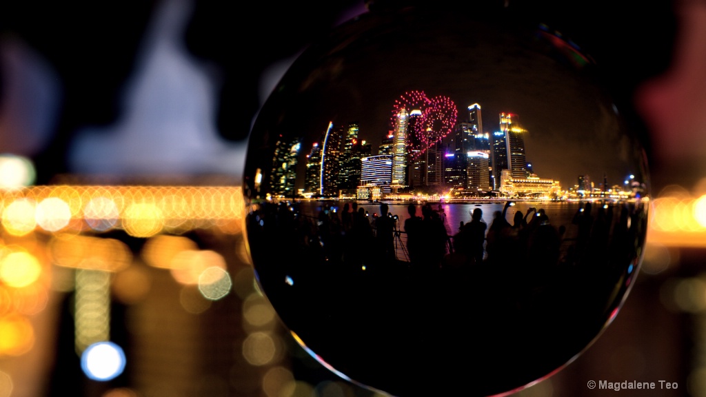 Singapore city skyline in a glass crystal ball - ID: 15424709 © Magdalene Teo