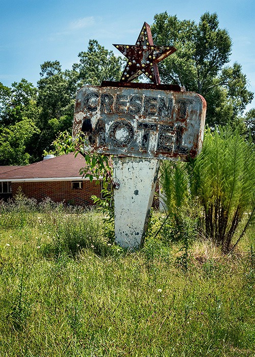 Crescent Motel - ID: 15426137 © george w. sharpton