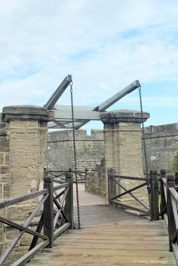 Counterweight Drawbridge - ID: 15426193 © Terry Jennings