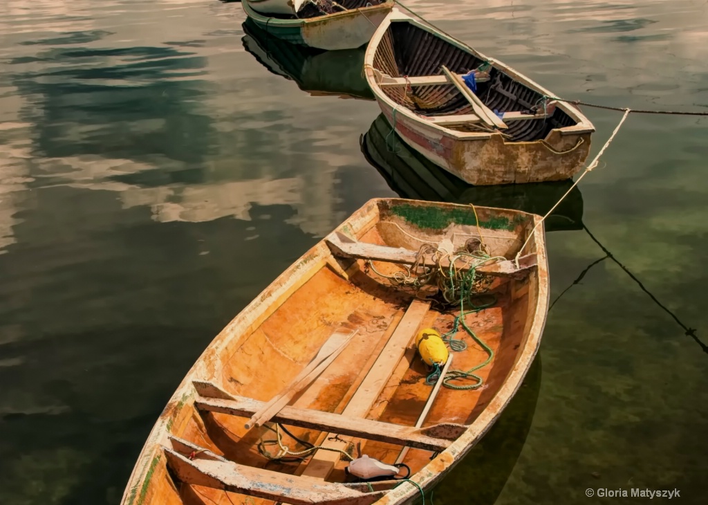Row boats just waiting - ID: 15435282 © Gloria Matyszyk