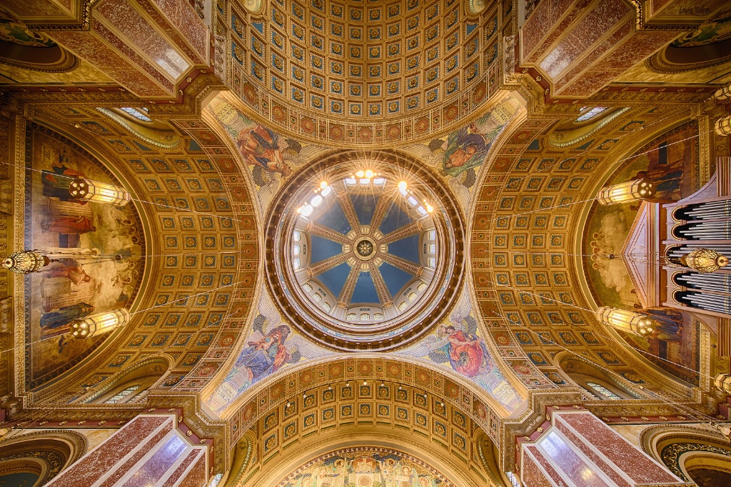 Catholic Ceiling - ID: 15436511 © Louise Wolbers