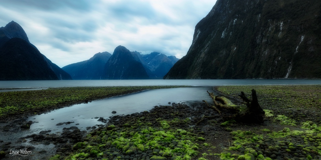 Milford Sounds - ID: 15442074 © Louise Wolbers