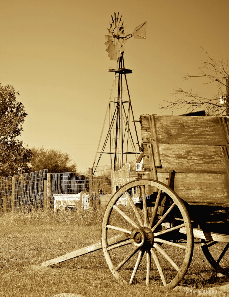 wagon and windmill - ID: 15448328 © Emile Abbott