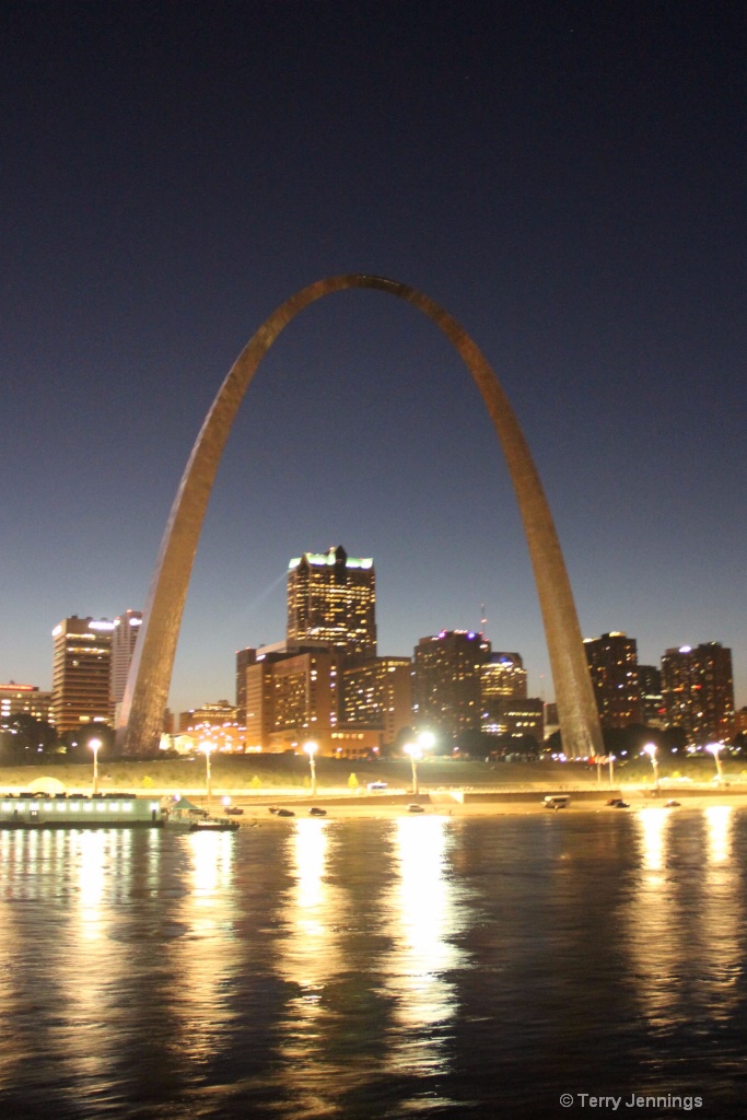 Twilight at the Arch - ID: 15449250 © Terry Jennings