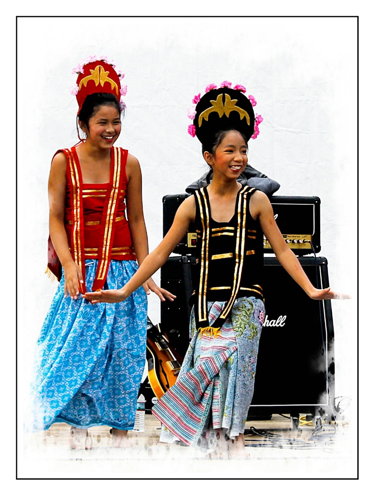 Indonesian Dancers 1