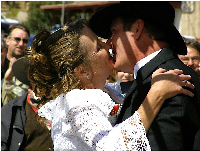 THE WEDDING KISS