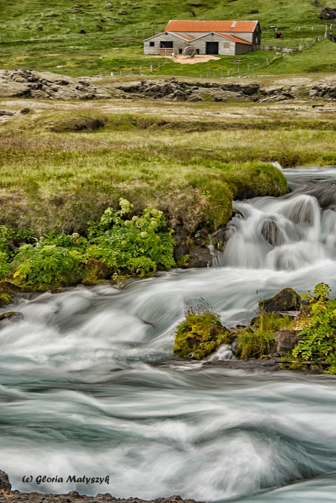 Moving water, Iceland - ID: 15467390 © Gloria Matyszyk