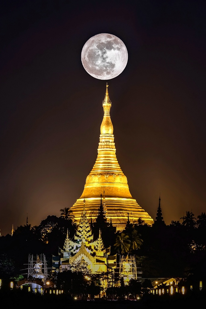 Shwedagon Pagoda ,Yangon ,Myanmar