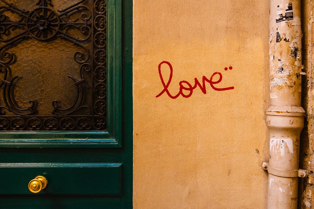 love (Paris)