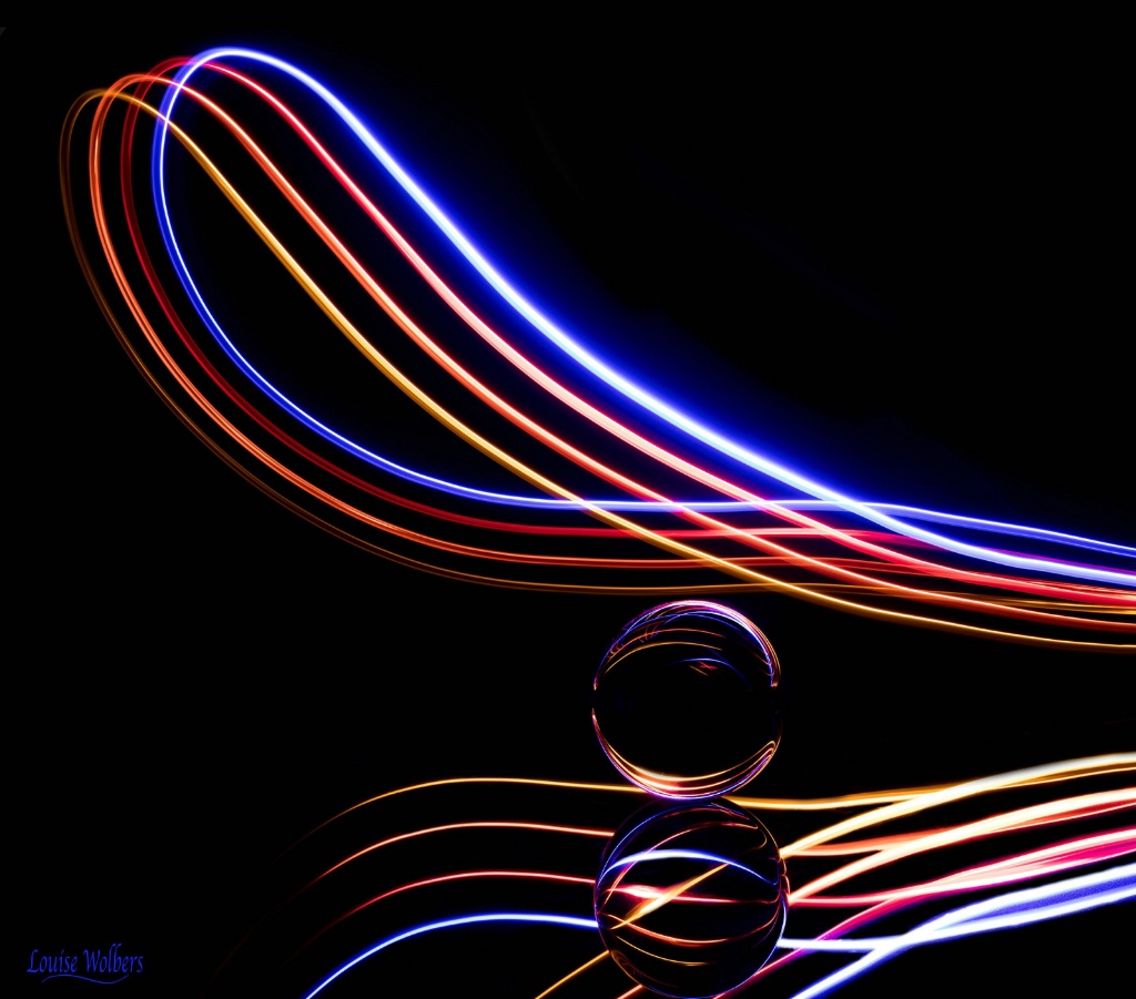 Swirl 2 - ID: 15510986 © Louise Wolbers