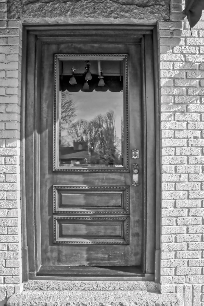 Little Bank Back Door - B&W - ID: 15517907 © Zelia F. Frick