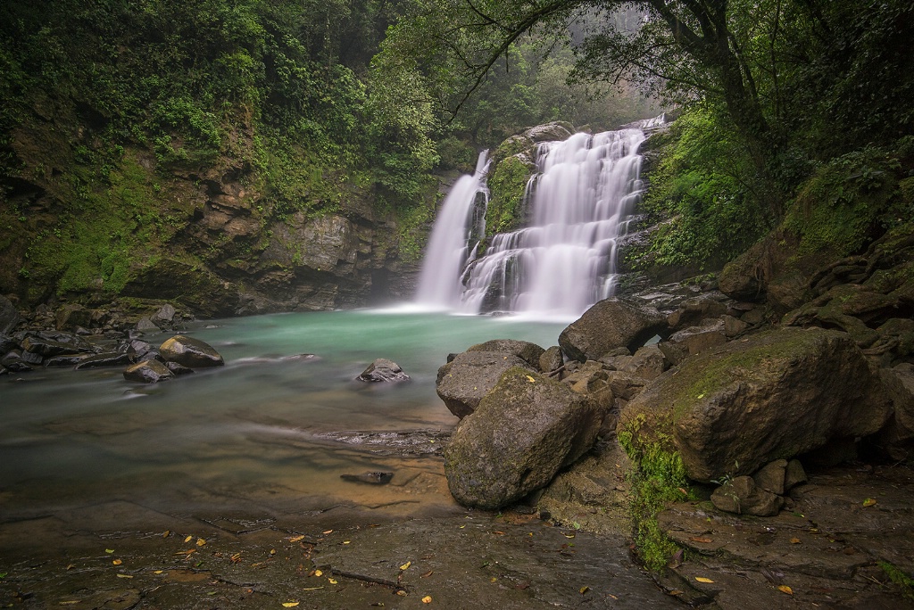 Nauyaca waterfall