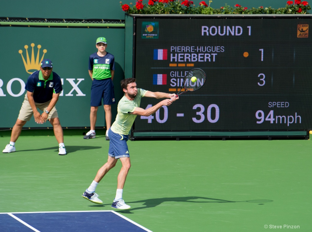 Backhand serve return - ID: 15546007 © Steve Pinzon